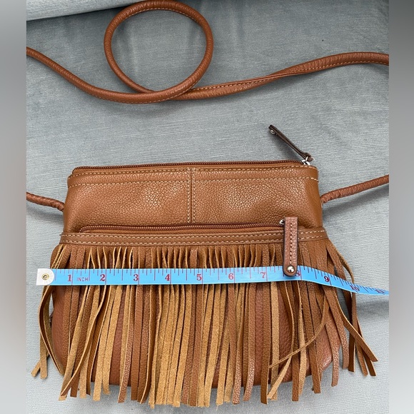 EUC Tignanello leather fringe, multi compartment, Crossbody 10” x 8” no callouts - Picture 3 of 13